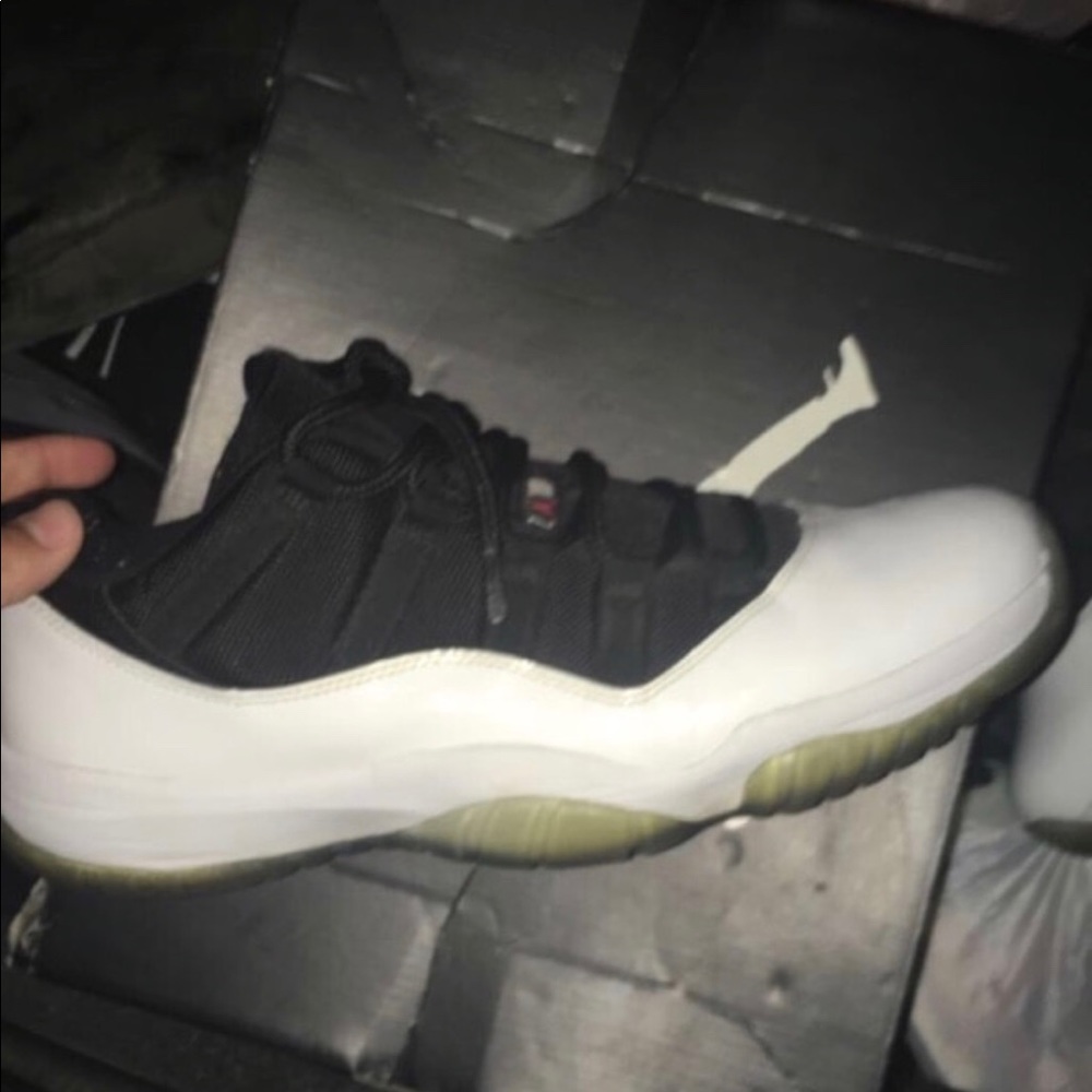 jordan 11 low tuxedo